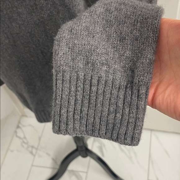 Zara Gray Crew Neck Sweater Long Sleeves Rib Trim 70% Wool Sz S - Picture 6 of 15